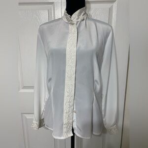 Vintage Le Caviar Women’s White Embroidered Mandarin Collar Blouse size 4